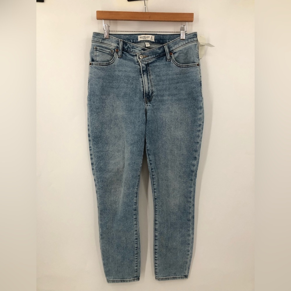 Abercrombie & Fitch Light Blue Skinny Jeans - Picture 5 of 10